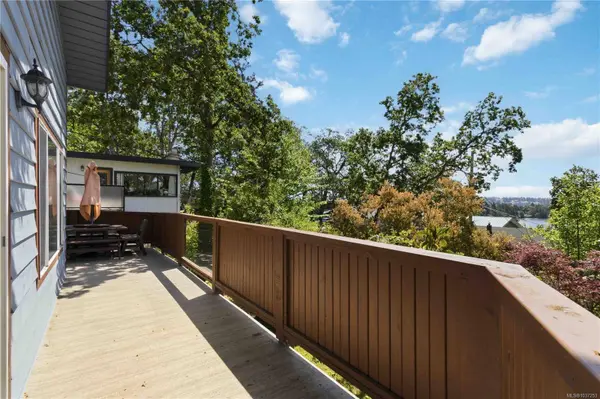 1252 Stancil LN, View Royal, BC V8Z 1R5