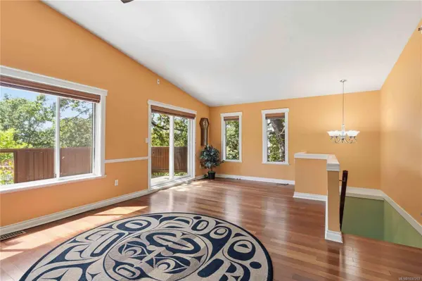 1252 Stancil LN, View Royal, BC V8Z 1R5