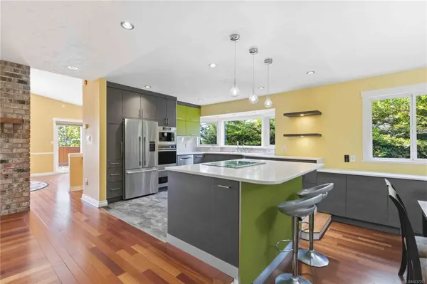 1252 Stancil LN, View Royal, BC V8Z 1R5