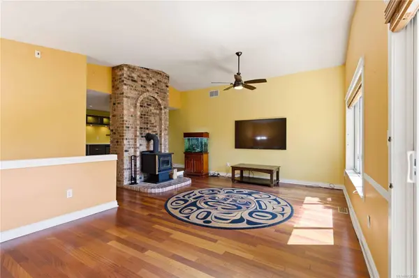 1252 Stancil LN, View Royal, BC V8Z 1R5