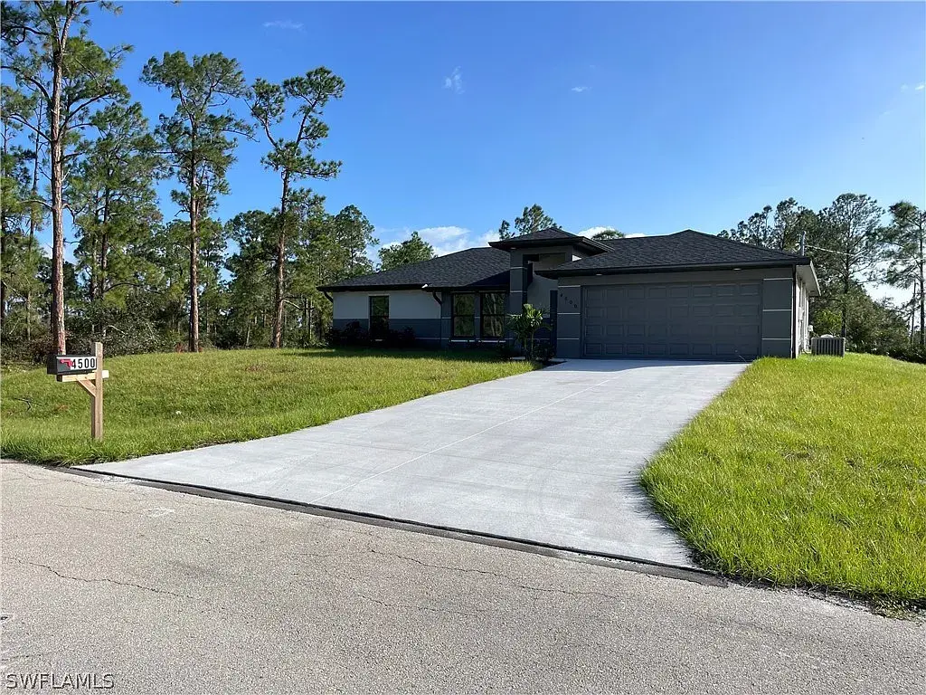 2701 40th St W, Lehigh Acres, FL 33971-7804