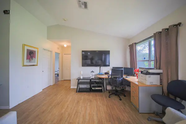 912 Maywood Ave S, Lehigh Acres, FL 33974-2501