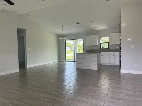 2701 40th St W, Lehigh Acres, FL 33971-7804