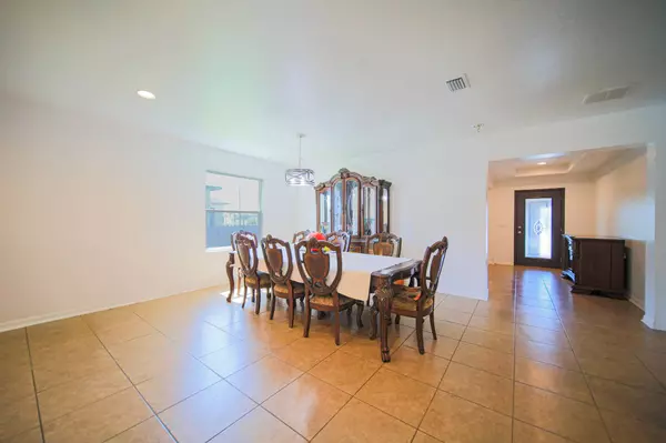 3327 NW 1st St, Cape Coral, FL 33993-8520