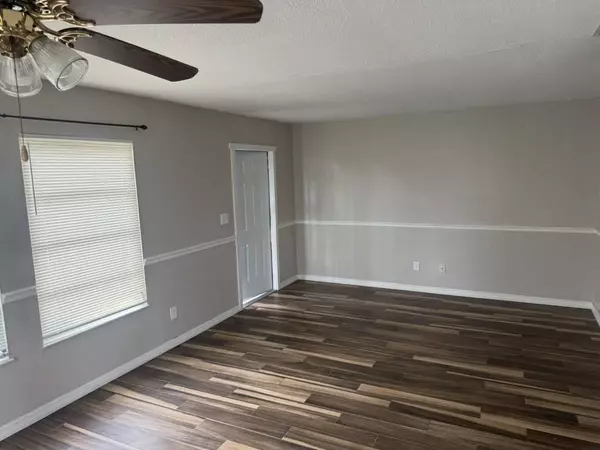 42 Temple Ct, Lehigh Acres, FL 33936-7230