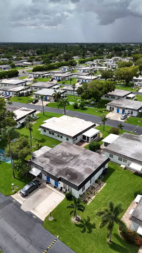 42 Temple Ct, Lehigh Acres, FL 33936-7230