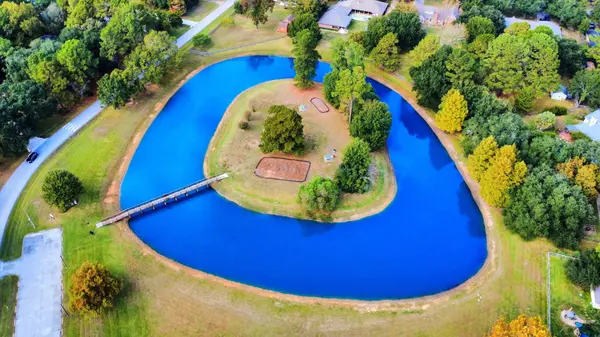 18902 Meadow LN, Tomball, TX 77377