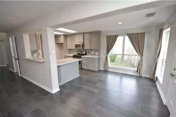 112 Glade Bridge CT, Dickinson, TX 77539