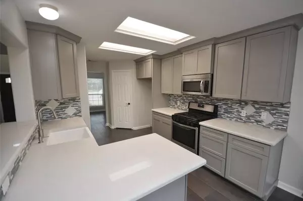 112 Glade Bridge CT, Dickinson, TX 77539