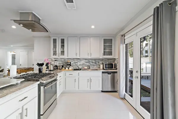 1825 Locksford ST, Houston, TX 77008