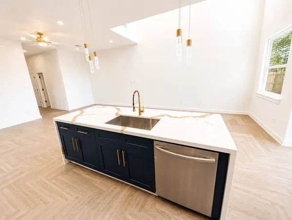 5018 Dieppe ST, Houston, TX 77033