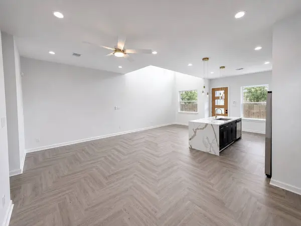 5018 Dieppe ST, Houston, TX 77033