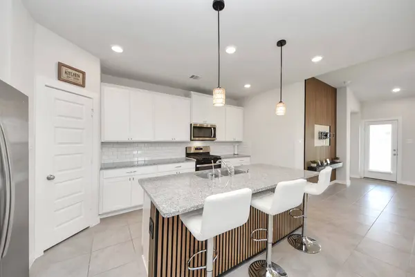 7202 Wilshire CT, Rosharon, TX 77583