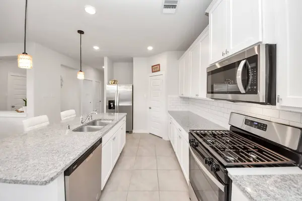 7202 Wilshire CT, Rosharon, TX 77583