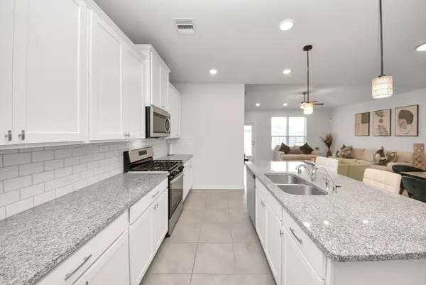 7202 Wilshire CT, Rosharon, TX 77583
