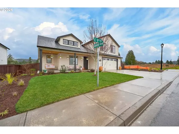 2031 E 9TH ST, La Center, WA 98629