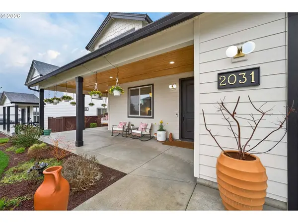 2031 E 9TH ST, La Center, WA 98629