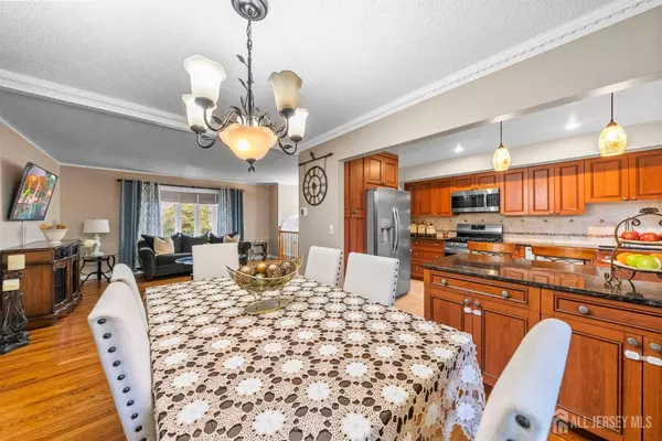 17 4th ST, South River, NJ 08882