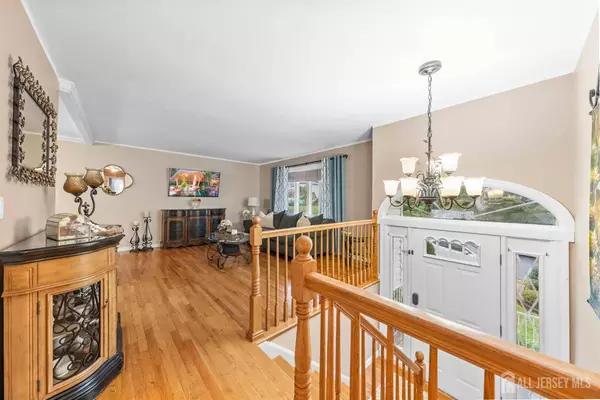 17 4th ST, South River, NJ 08882