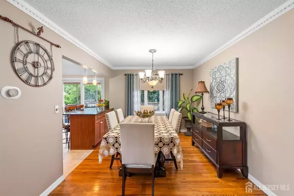 17 4th ST, South River, NJ 08882