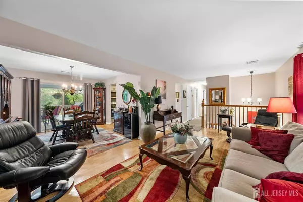 41 1st ST, Franklin Twsp, NJ 08873