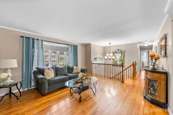 17 4th ST, South River, NJ 08882