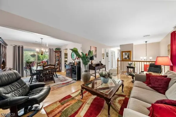 41 1St St, Franklin Twp., NJ 08873