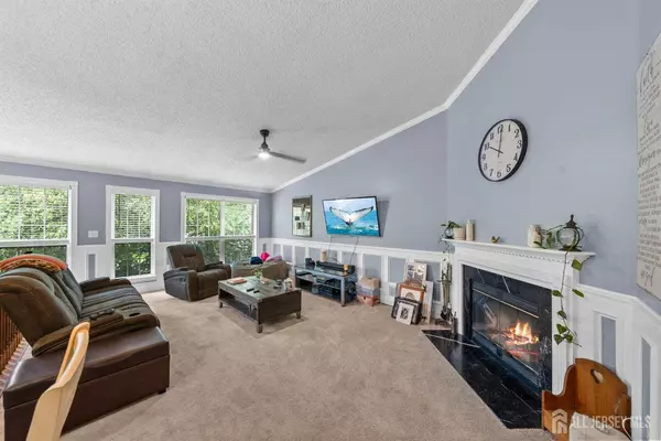 6 Amethyst WAY, Franklin Twsp, NJ 08823