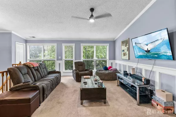 6 Amethyst WAY, Franklin Twsp, NJ 08823