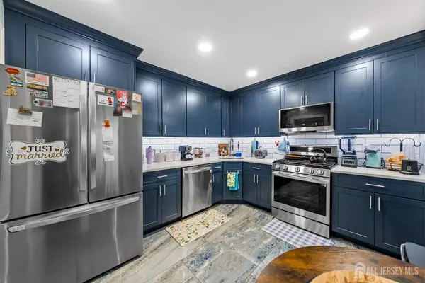 6 Amethyst WAY, Franklin Twsp, NJ 08823