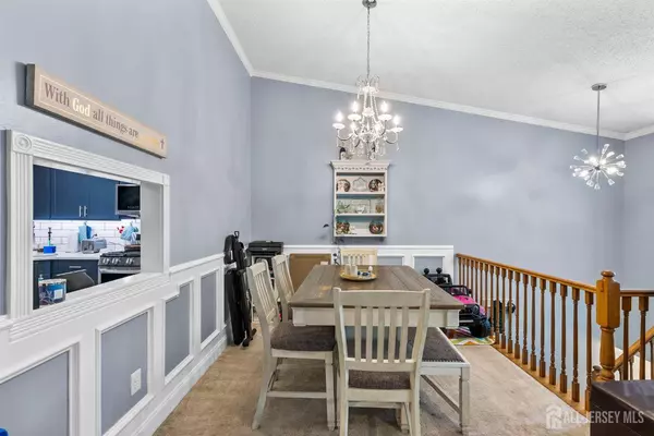 6 Amethyst WAY, Franklin Twsp, NJ 08823