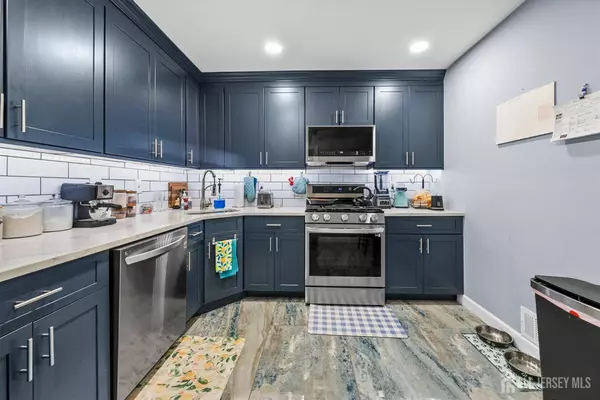 6 Amethyst WAY, Franklin Twsp, NJ 08823