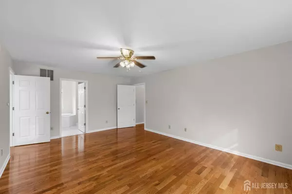 34 Cornelius WAY, Franklin, NJ 08873