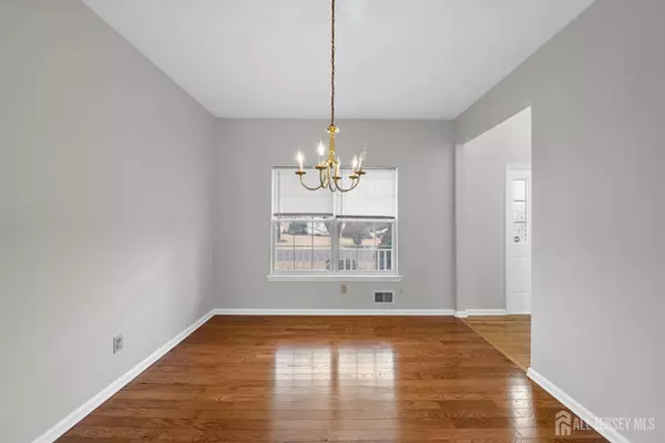 34 Cornelius WAY, Franklin, NJ 08873