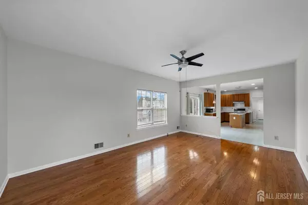 34 Cornelius WAY, Franklin, NJ 08873