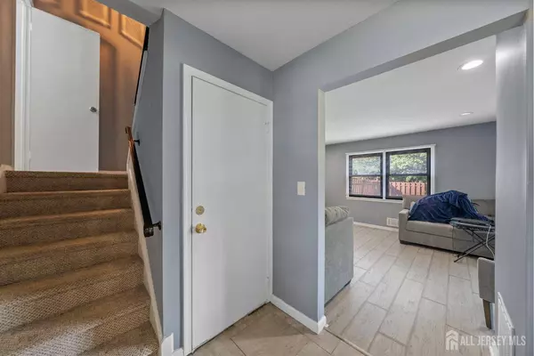 11 Chesterfield WAY, Sayreville, NJ 08872