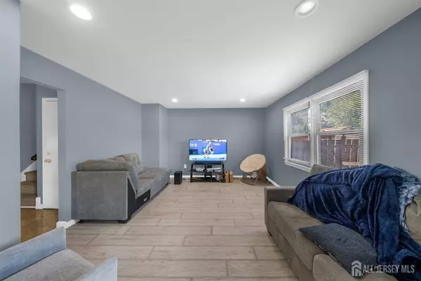 11 Chesterfield WAY, Sayreville, NJ 08872