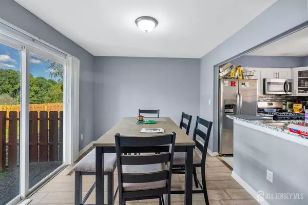 11 Chesterfield WAY, Sayreville, NJ 08872