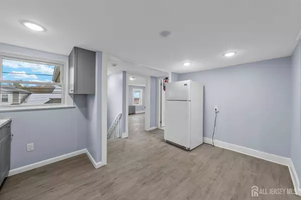 6 1st AVE, Raritan, NJ 08869