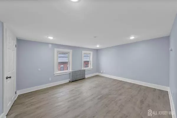 6 1st AVE, Raritan, NJ 08869