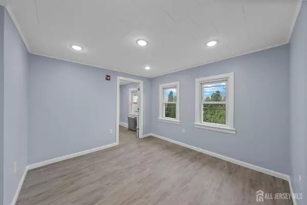 6 1st AVE, Raritan, NJ 08869