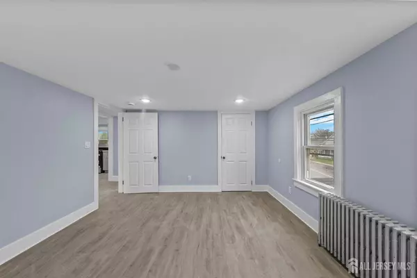 6 1st AVE, Raritan, NJ 08869