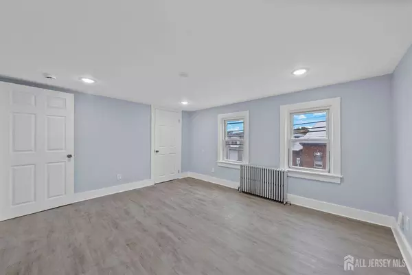 6 1st AVE, Raritan, NJ 08869