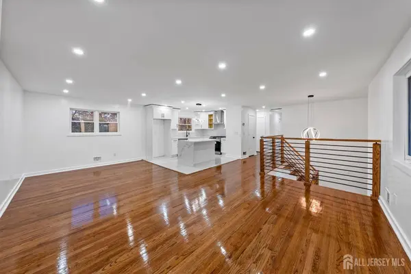 12 Barker RD, Franklin, NJ 08873