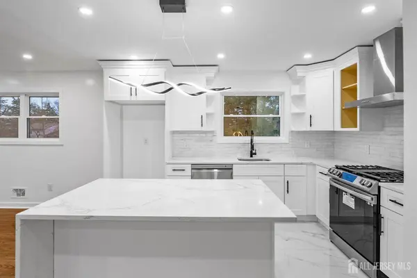 12 Barker RD, Franklin, NJ 08873