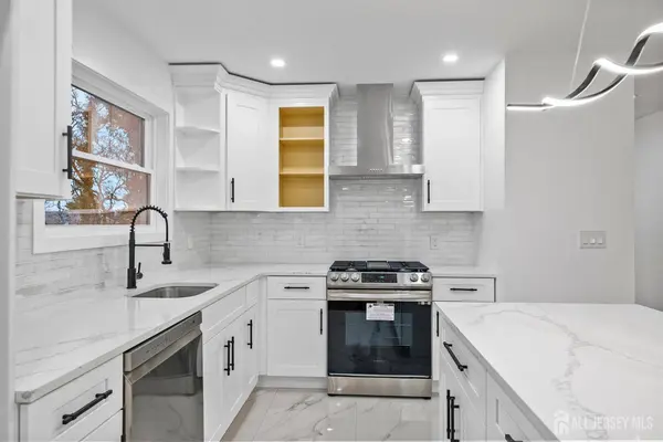 12 Barker RD, Franklin, NJ 08873