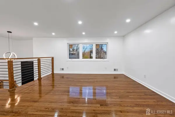 12 Barker RD, Franklin, NJ 08873