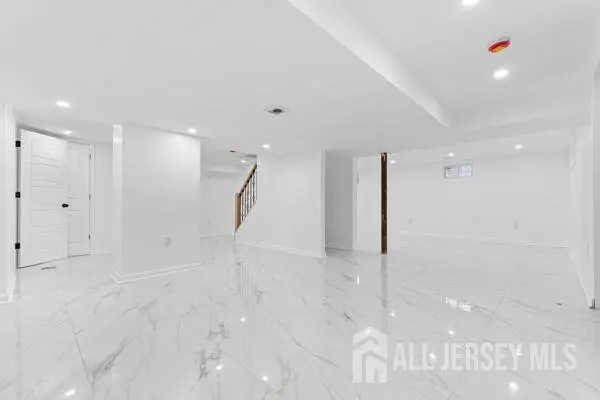 124 Dunbar AVE, Fords, NJ 08863