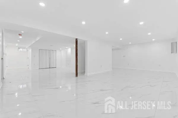 124 Dunbar AVE, Fords, NJ 08863