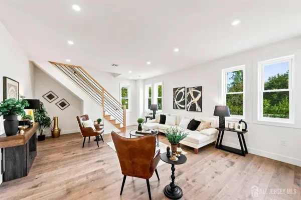 3 Tyne CT, South Brunswick, NJ 08824